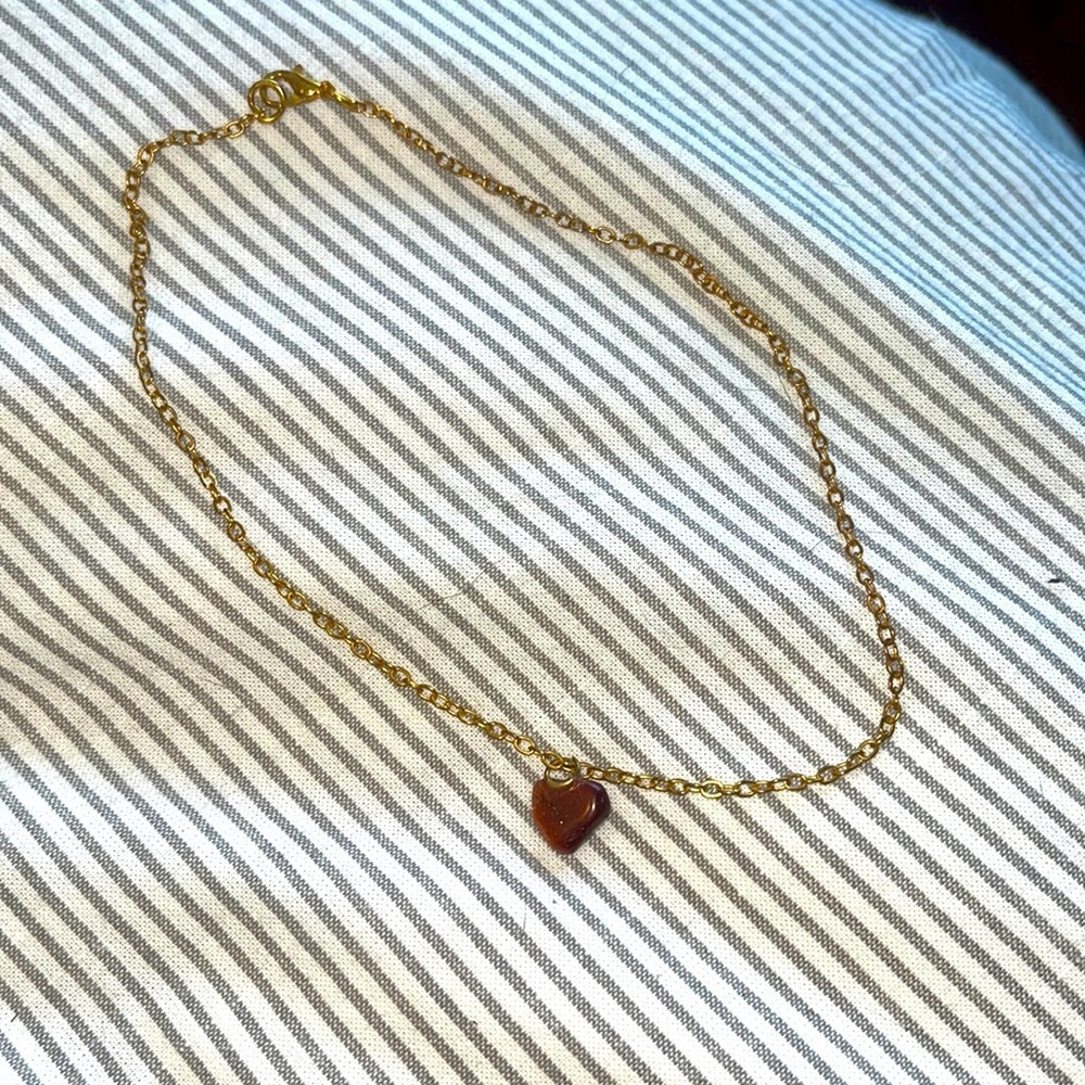 NWOT- Heart stone and gold choker